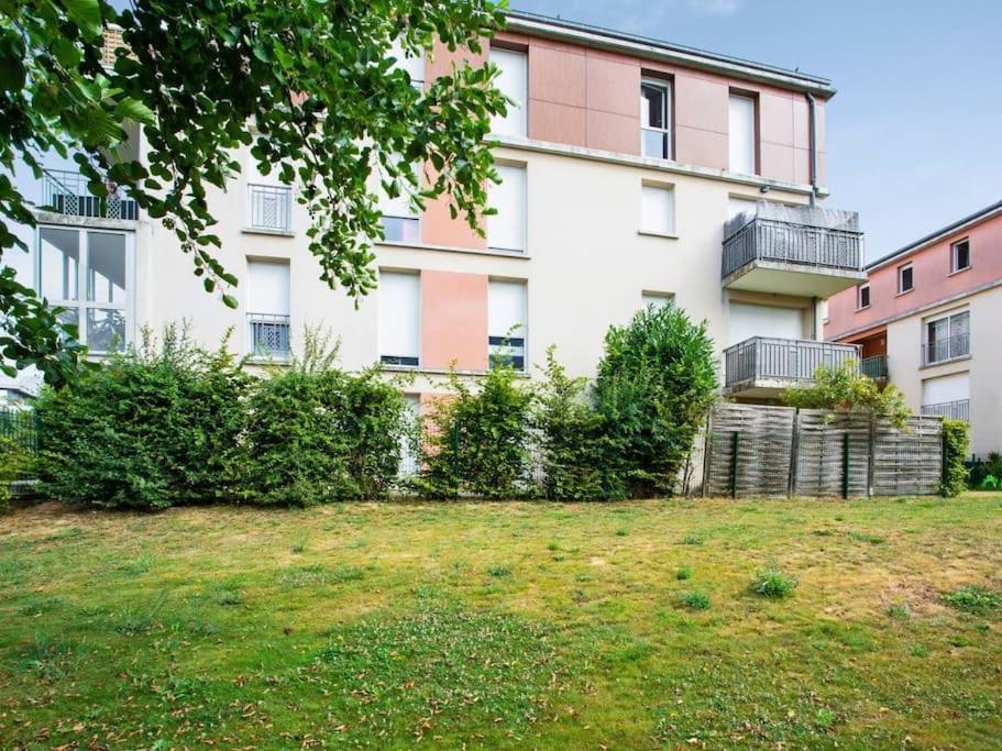 Les Paves De Prague - Appartement Pour 4 A 10 Minutes De Disneyland Paris 몽테브랭 외부 사진